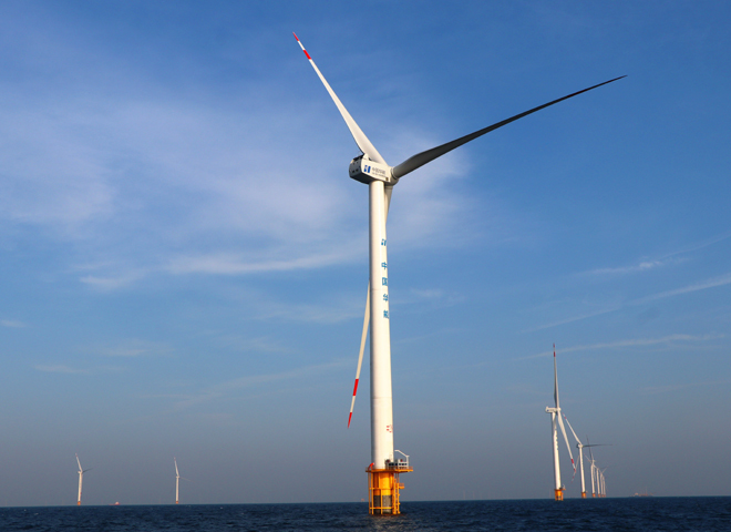 中國首臺(tái)最大陸上風(fēng)電機(jī)組甘肅吊裝成功,風(fēng)力發(fā)電邁入新里程